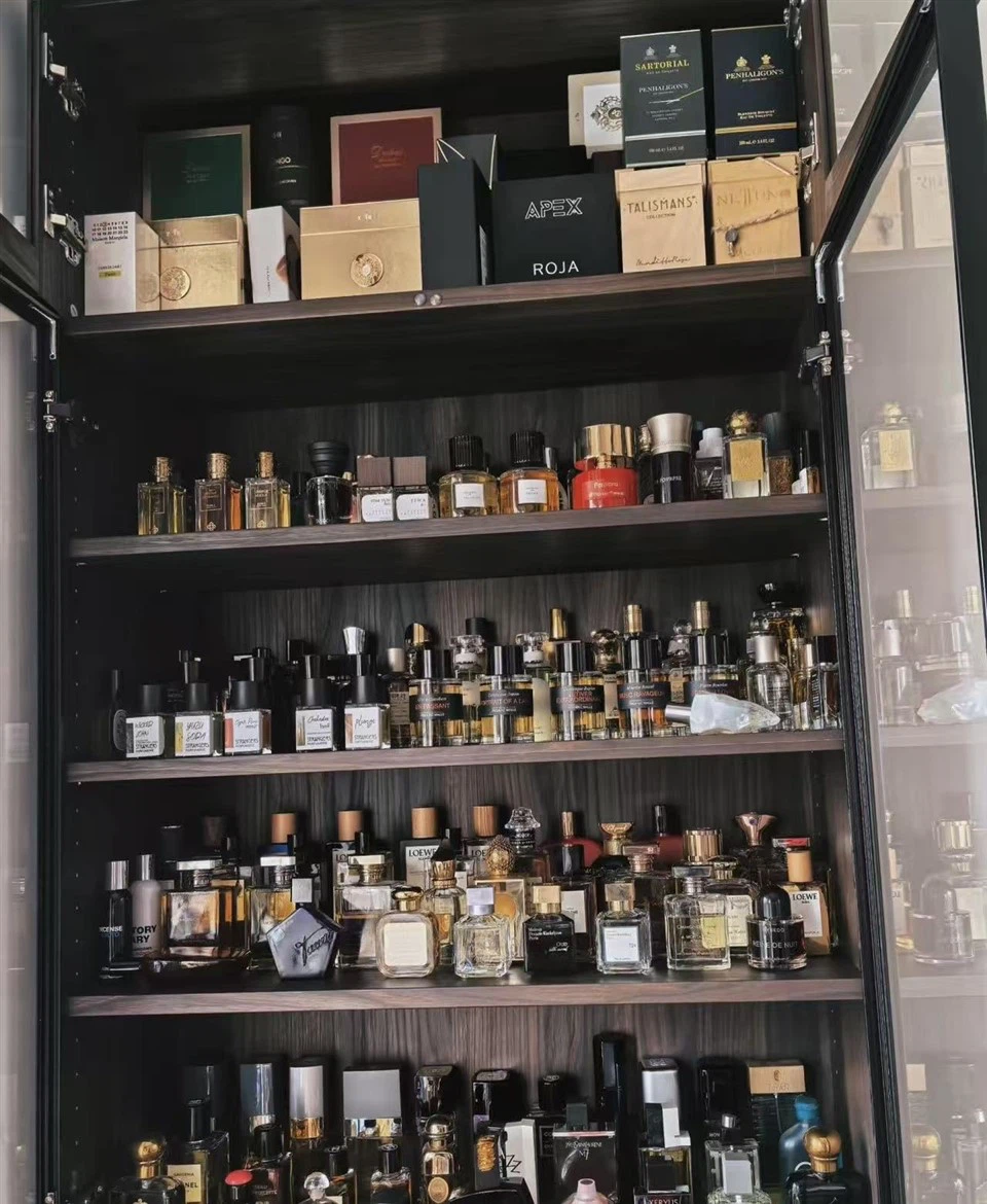 Perfume Showcase Cabinet