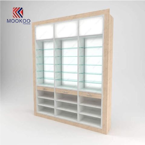 Vitrina con estantes de vidrio